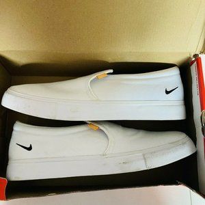 Nike Womens 12 Court Royale AC SLP Slip On Sneaker